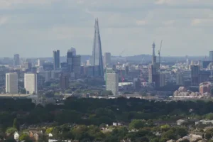 European luxury downturn weighs on FTSE 100