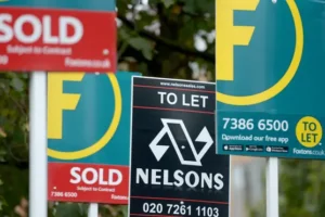 Average UK house price fell by about £2,900 in March, says Halifax