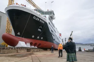Cheers as MV Glen Rosa ferry launched in Port Glasgow