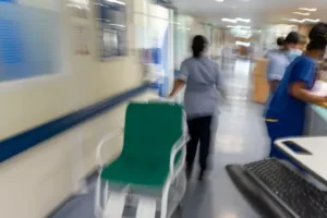 Midwives working huge amount of unpaid extra hours – survey