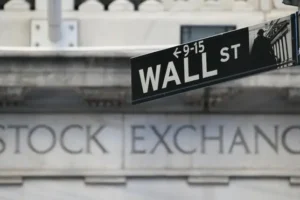 US stocks dive after inflation data dampens hopes of interest rate cuts