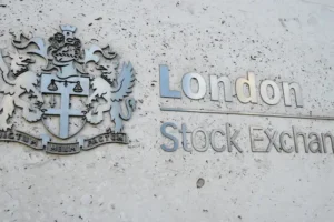 UK stock markets lag behind Europe and US as oil prices slide