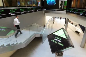 What is behind the FTSE 100 record high and what does it mean?