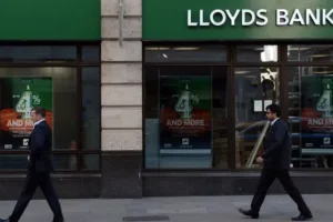 Lloyds profit falls 28% as competition in mortgage market steps up