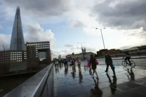 FTSE reaches another record level on strong earnings and Anglo American bid