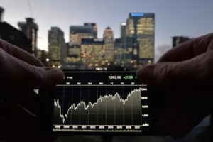 London’s FTSE 100 holds onto gains after record-breaking week