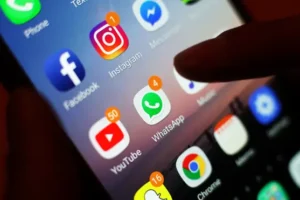 Internet addiction could cause negative changes in teenagers’ brains – study