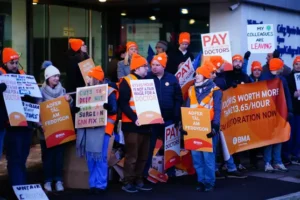 Union urges junior doctors to accept pay offer from Welsh Government