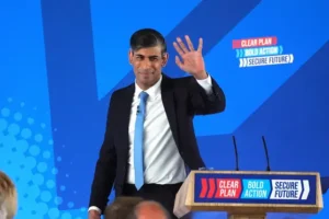Sunak vows to slash immigration and taxes as he battles to keep place in No 10