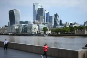 FTSE 100 falls amid surprise unemployment rise and political uncertainty