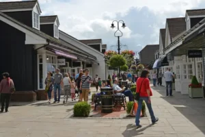 Hammerson sells £1.5bn stake in Bicester Village owner