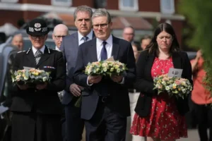 Keir Starmer heckled while paying tribute to Southport stabbing victims