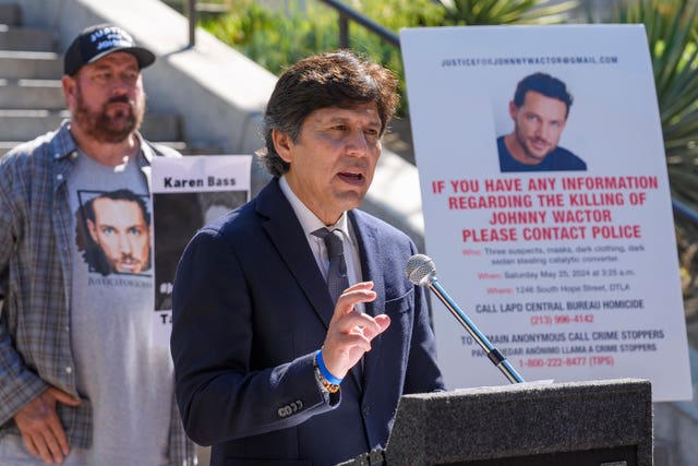 102f30224030414aaa3abc3d9b342811 Los Angeles council member Kevin de Leon, surrounded by friends of the late actor Johnny Wactor
