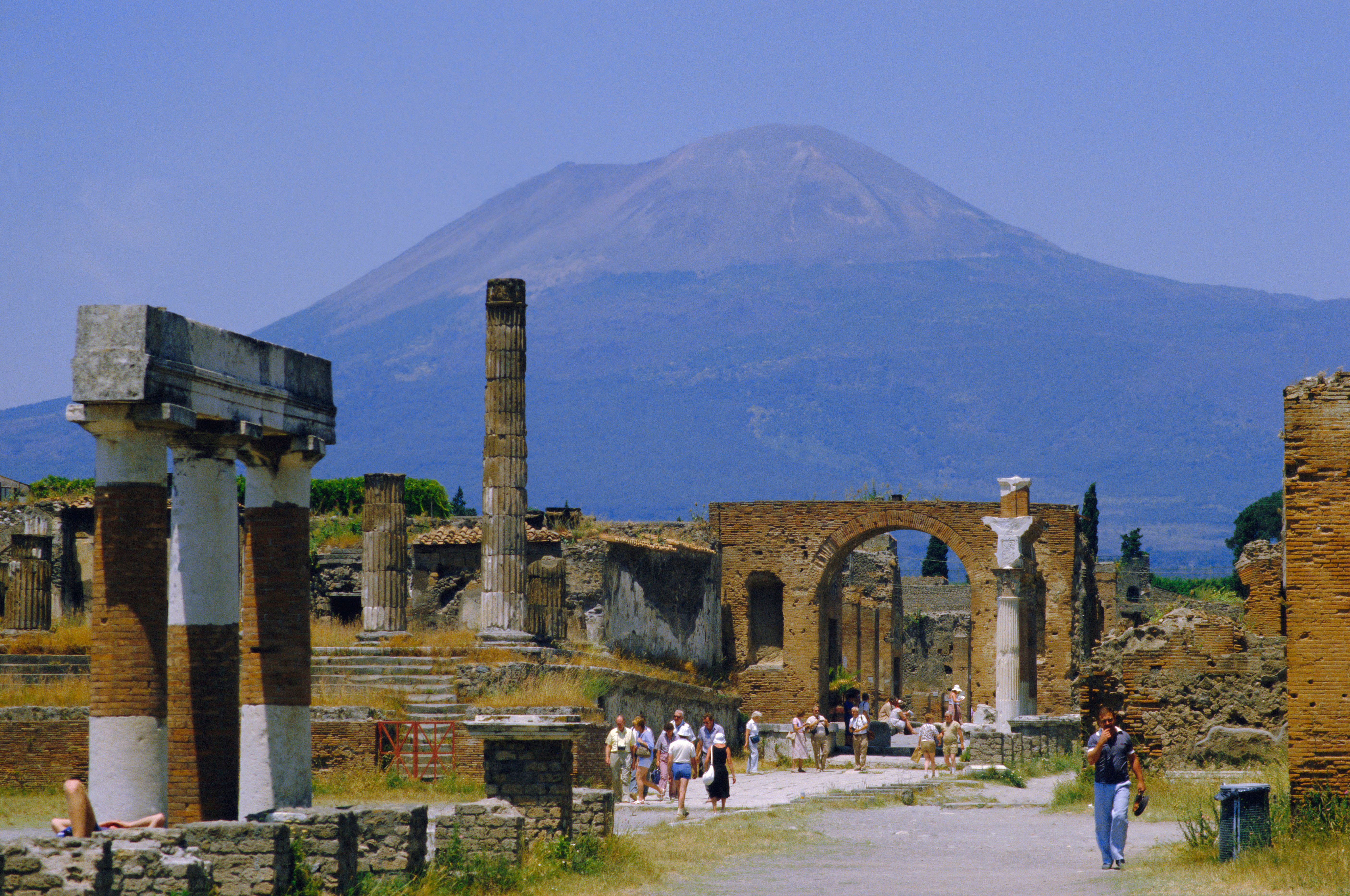 3c349121-1940-4de6-a2ff-2699b8f67be9 Pompeii, with Vesuvius behind