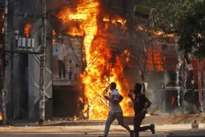 Anti-government protesters in Bangladesh plan march to capital