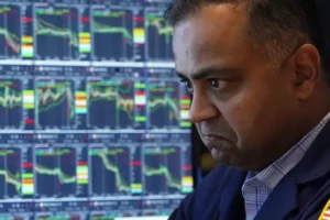 Dow drops 1,000 points and Japanese stocks suffer worst crash since 1987