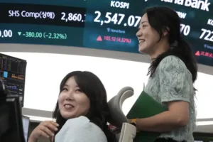Japanese stocks soar after massive sell-off that shook Wall Street
