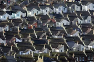 Average UK house price jumps by more than £2,200 in a month