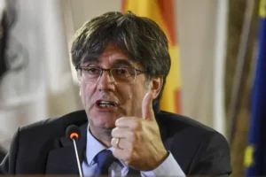 Fugitive ex-Catalan leader plans return to Spain despite threat of arrest