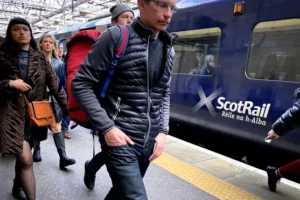ScotRail and Caledonian Sleeper staff back strike action in pay dispute