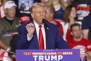 Trump switches from economic remarks to personal insults at Pennsylvania rally