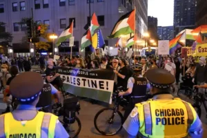 Thousands of Gaza protesters descend on Chicago for Democratic convention