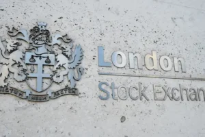 FTSE 100 fails to make gains as banking stocks hit by tax raid fears