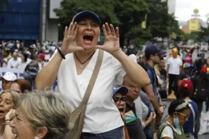 Maduro opponents revive protests disputing Venezuelan election results