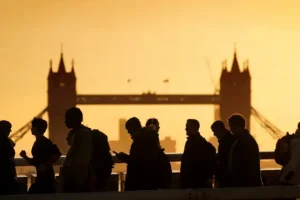 Business groups say Labour should be cautious over four-day working week plan